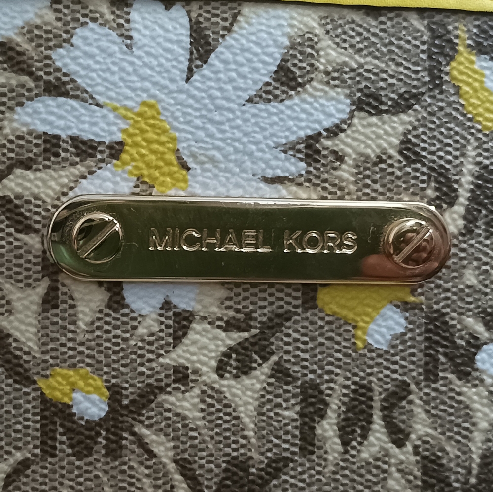 Combo: Authentic Michael Kors Jet Set Travel Signature Carryall Tote and Wallet - Picture 16 of 16